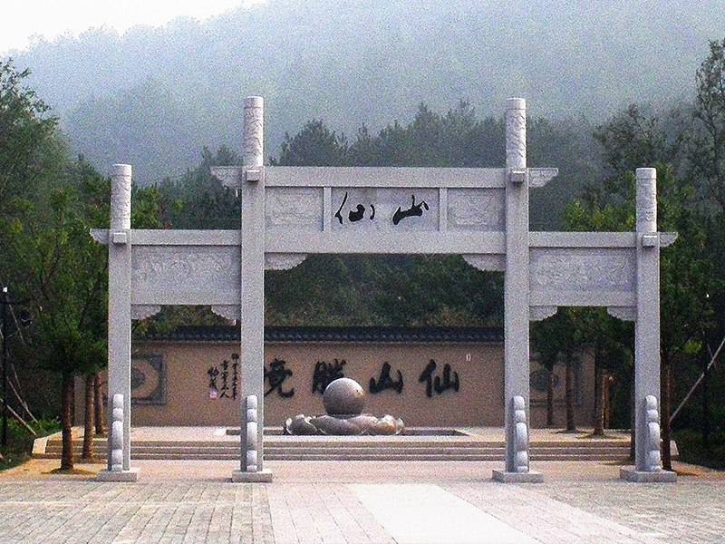 景區(qū)三門簡單石牌坊