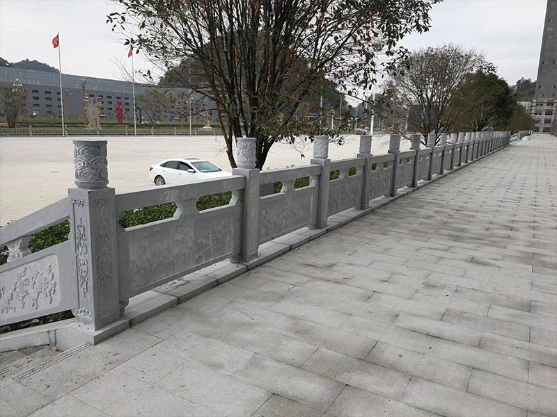 河道qsh青石護(hù)欄安裝效果