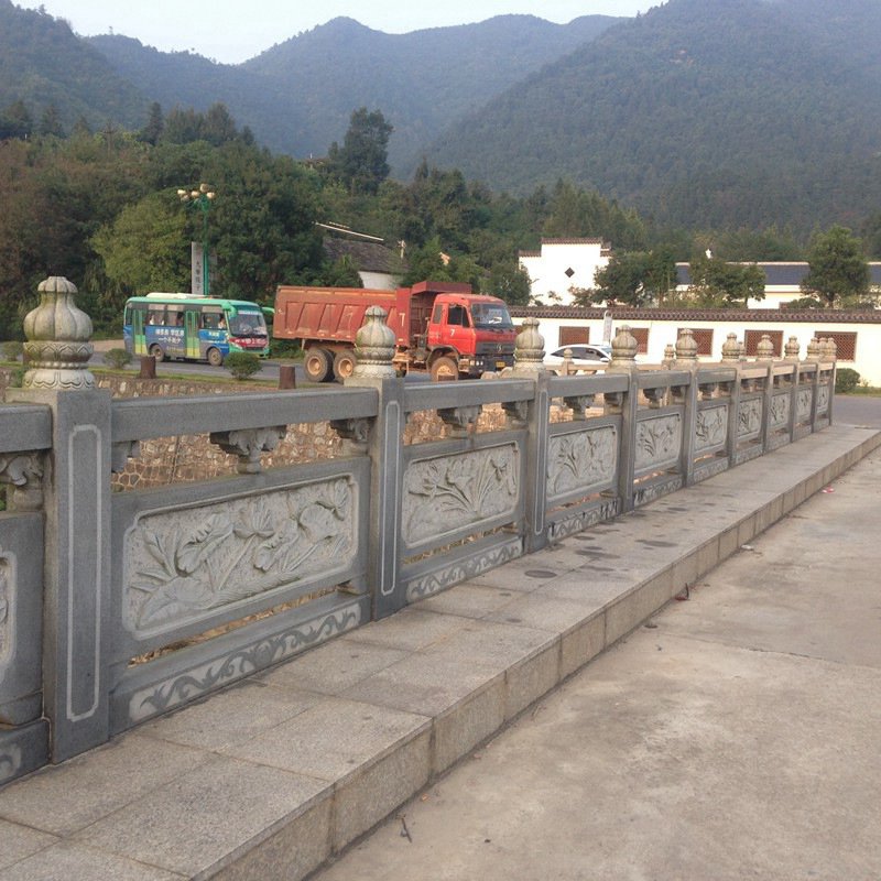河堤石護(hù)欄造型