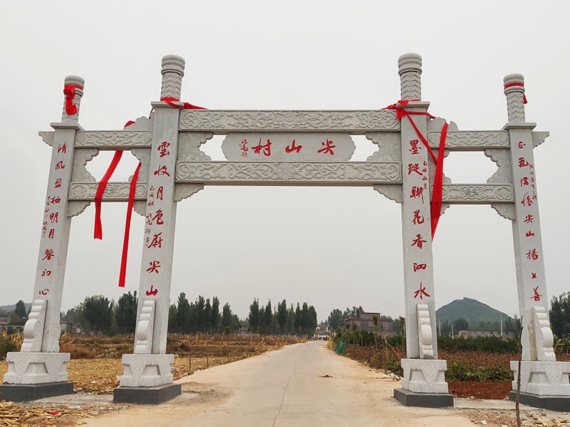 農(nóng)村三門簡(jiǎn)單石牌坊圖片